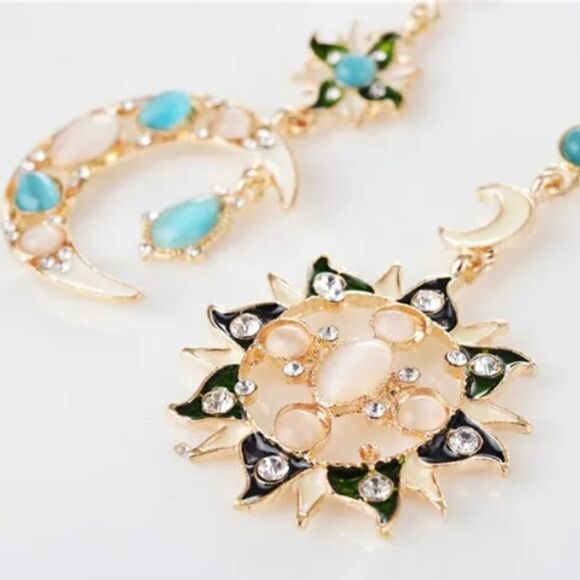 Celestial Moon & Star mis matched Earrings - Picture 3 of 4